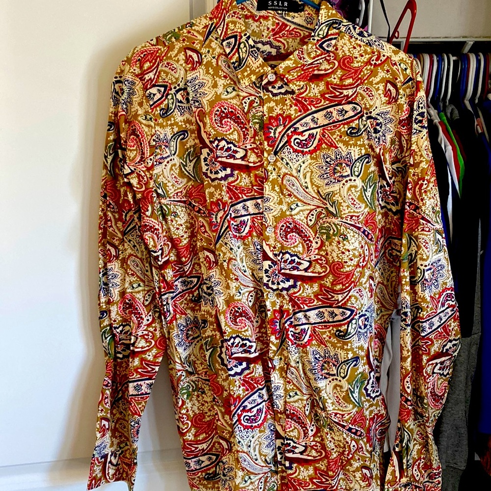 An Large dress shirt